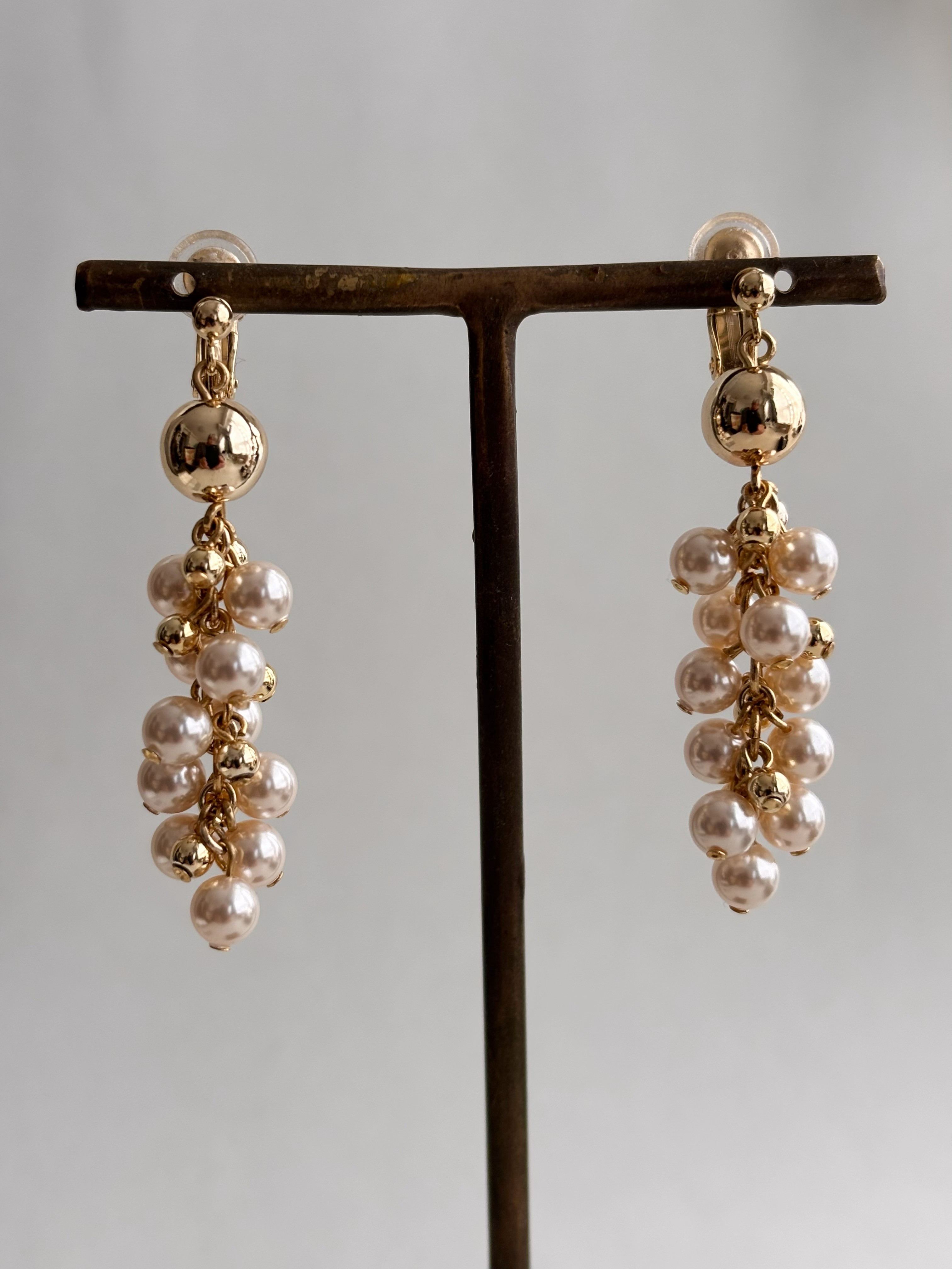 ホワイトパール＆ゴールドビジュ イヤリング