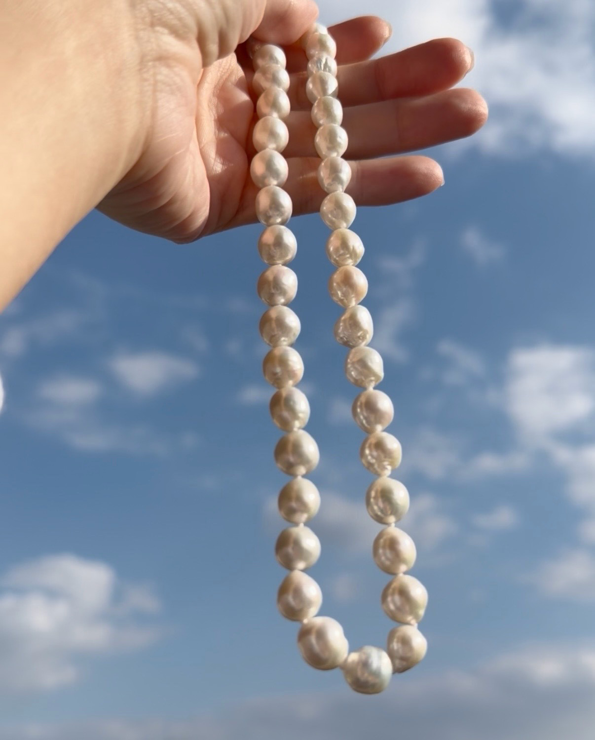 大粒9mm・淡水バロックパールのネックレス（45cm / オールノット仕立て）