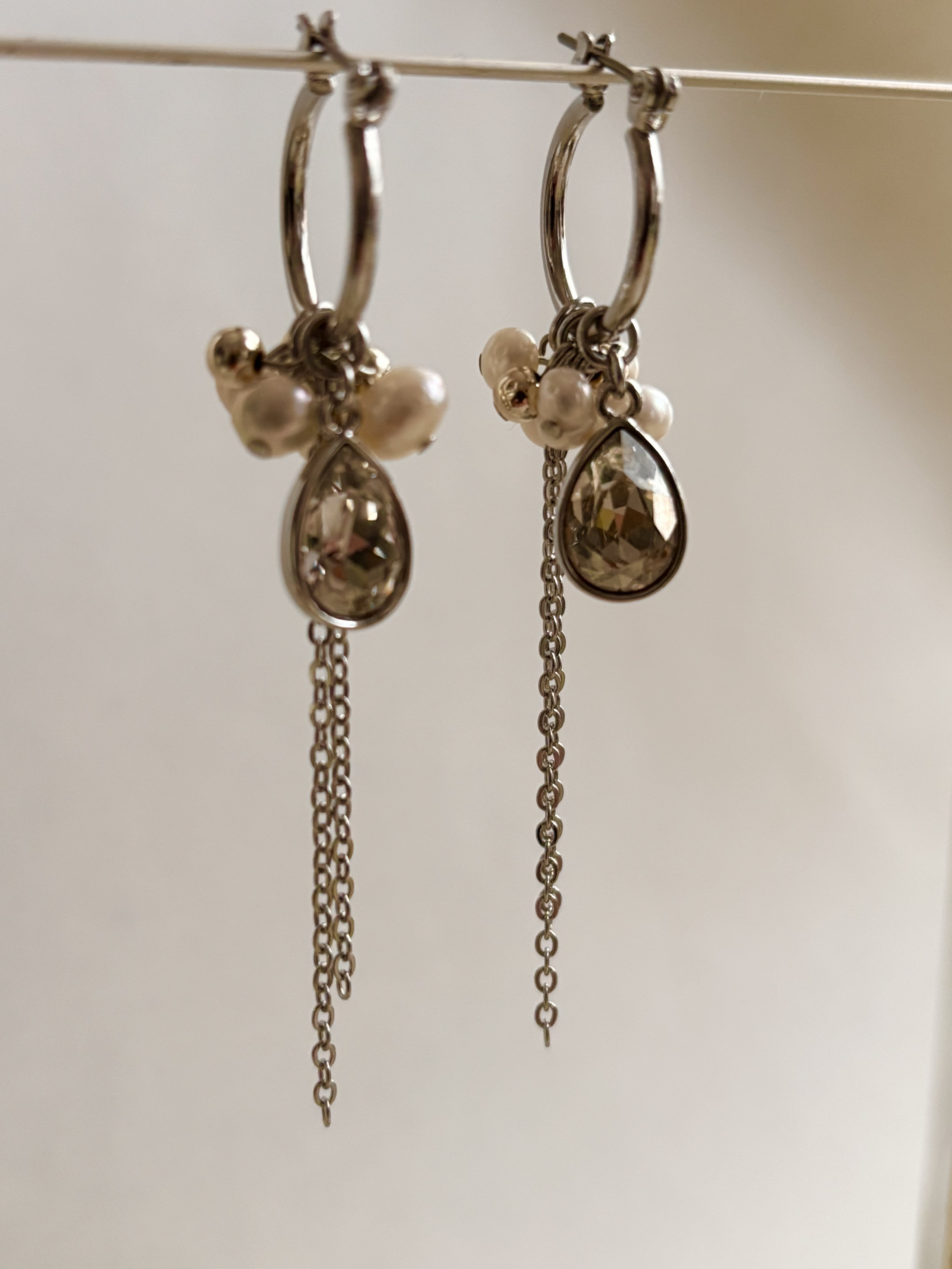 ホワイト＆グレークリスタル ピアス