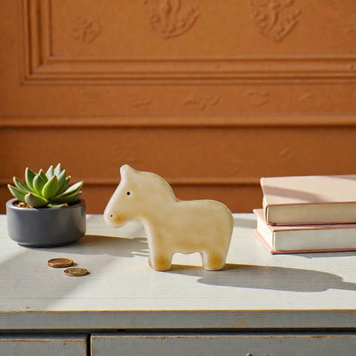 おうまさんベージュ［S］｜2026年 干支 午 馬 陶製 縁起物 その他置物