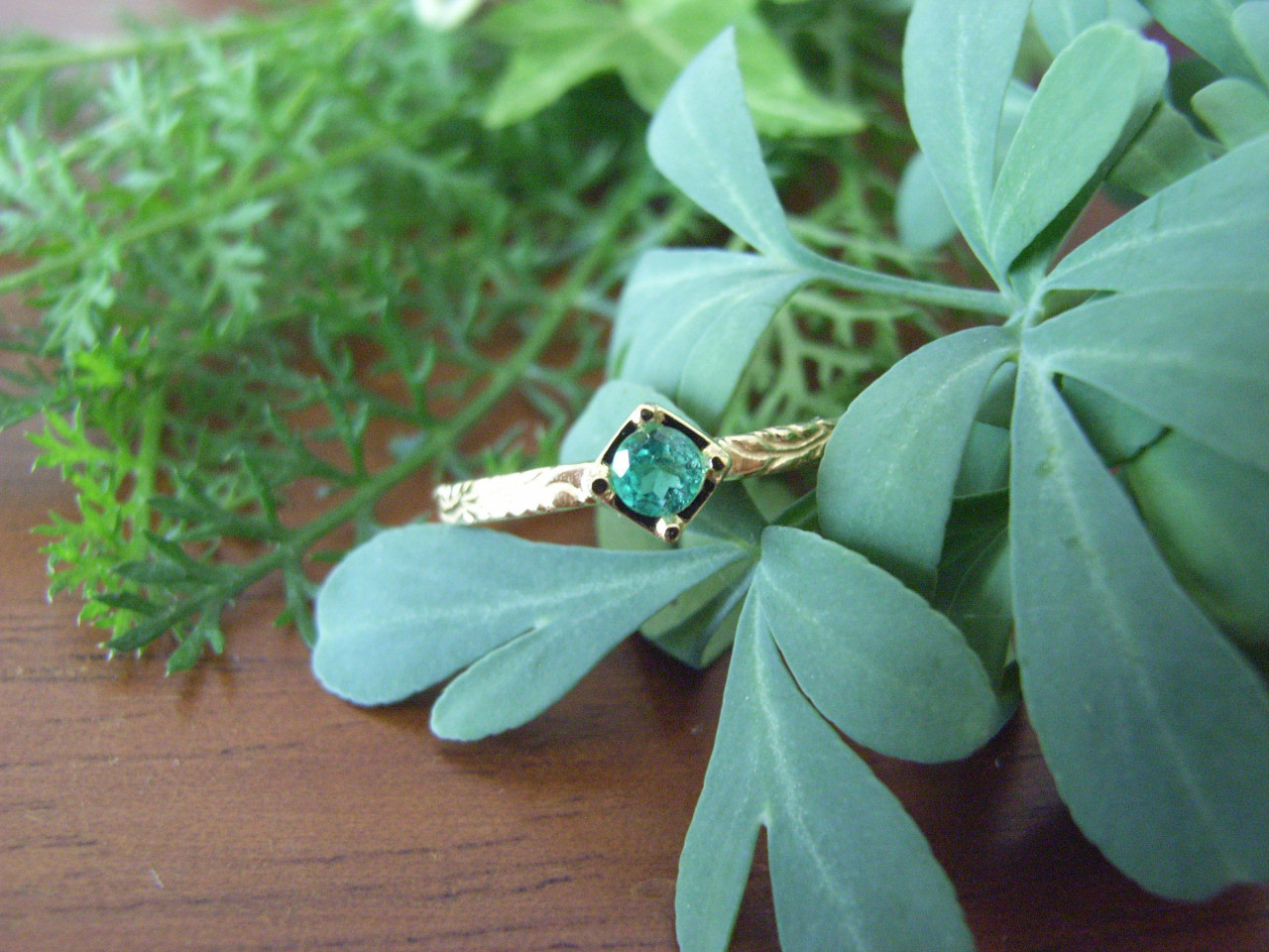 K18YGエメラルド　森のリング