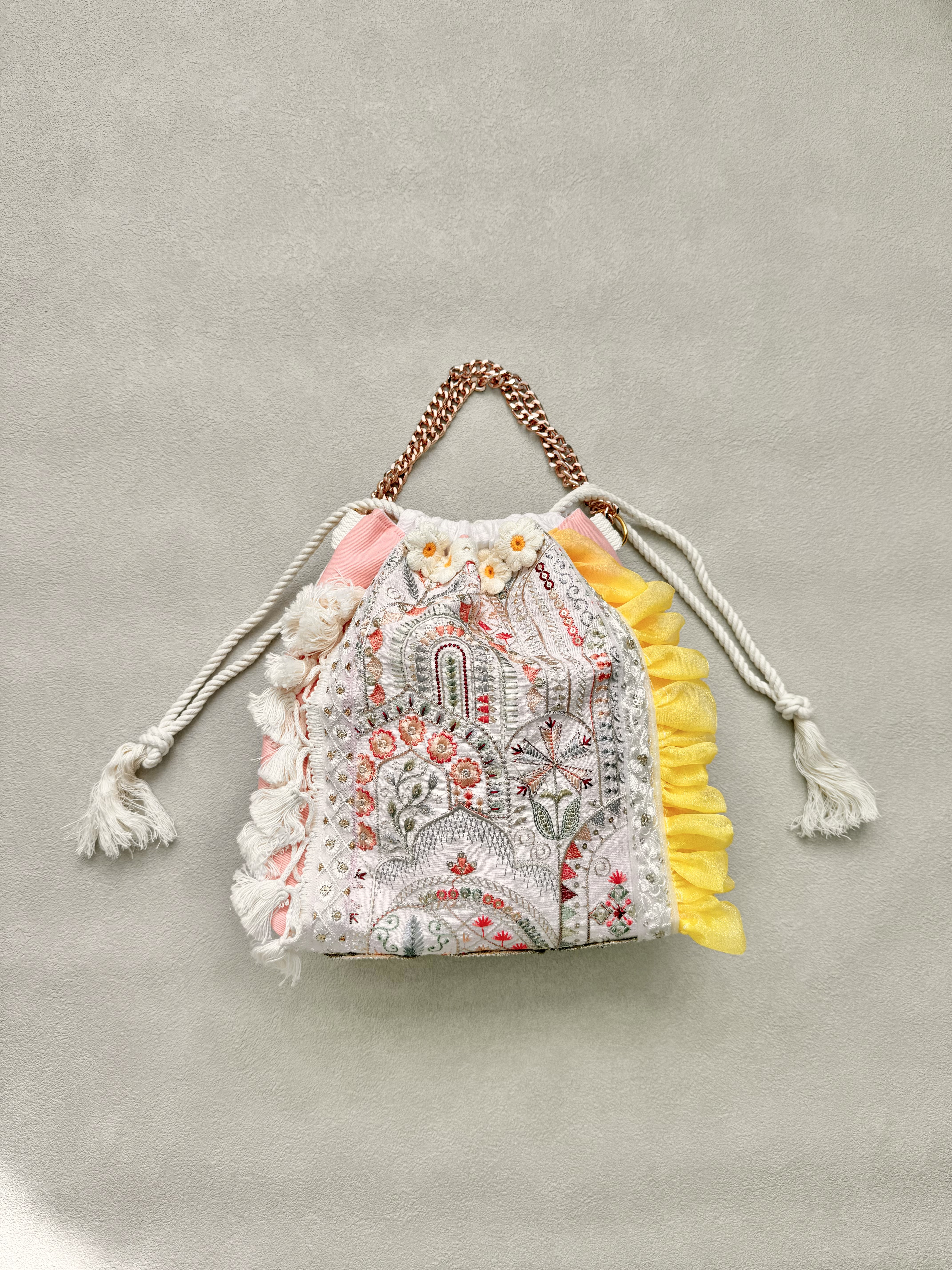 手に持つアクセサリー★インド刺繍リボンの2way巾着バッグ　ショルダー②