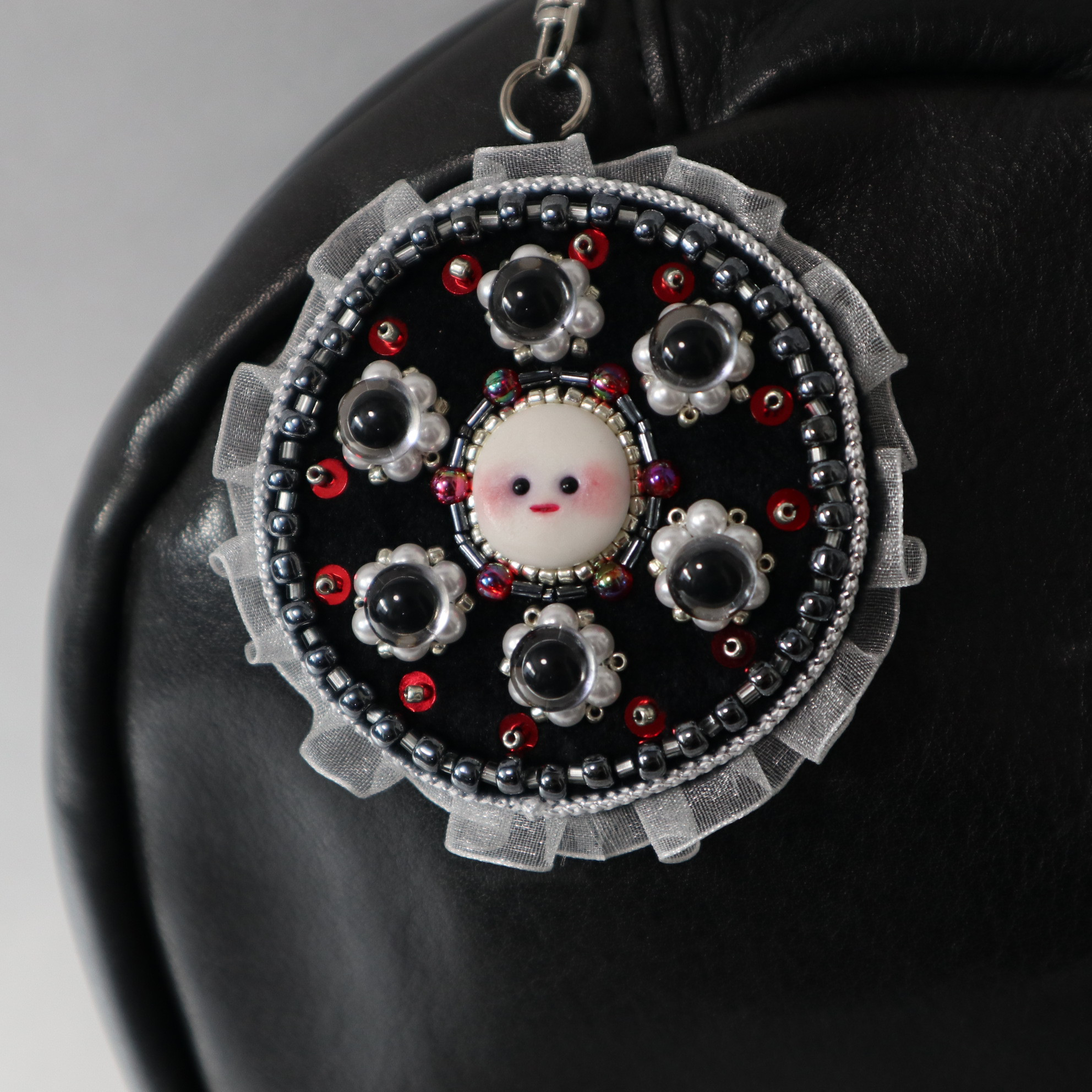 マンダラ刺繍のお顔バッグチャーム【大】