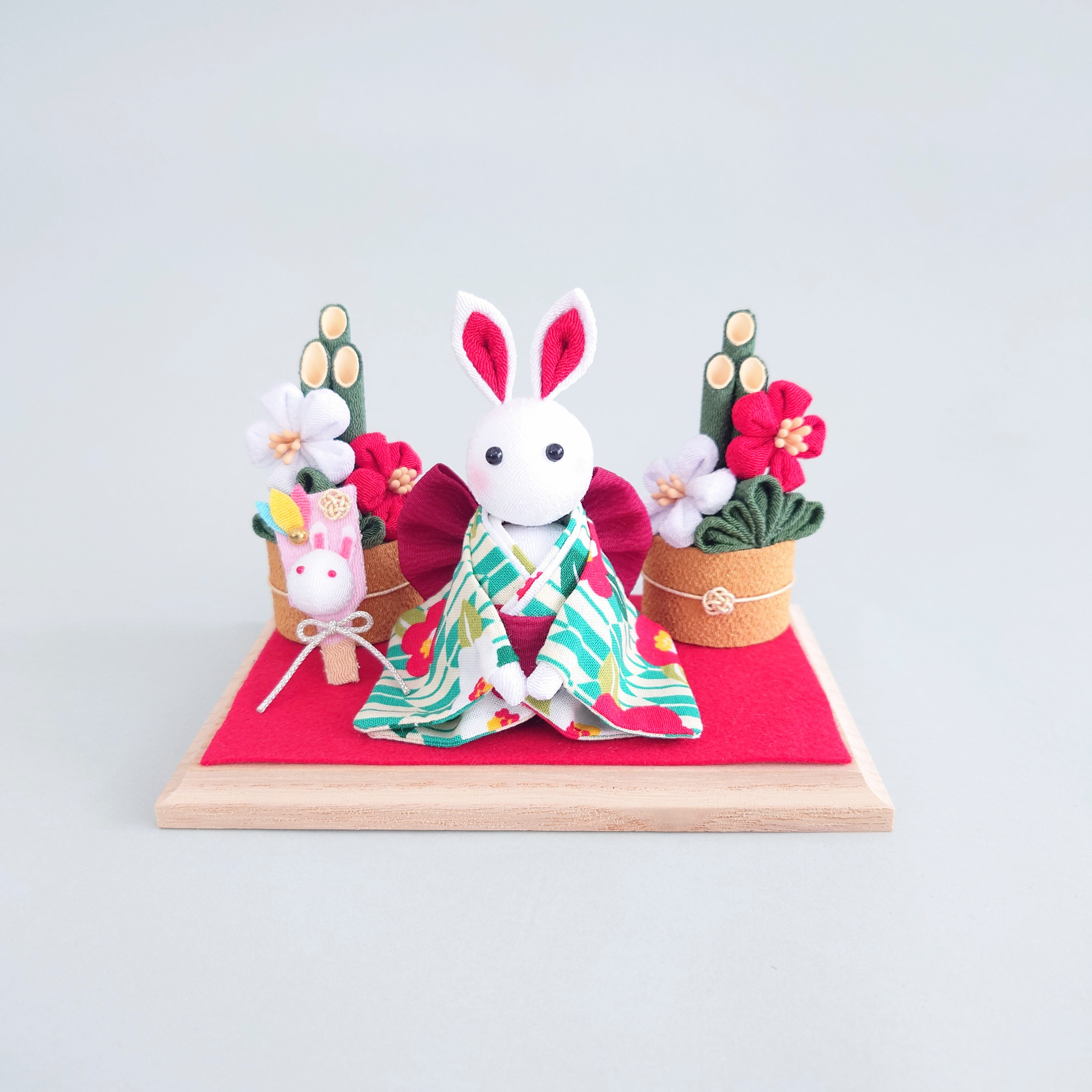 うさぎ　新年の置物　正月飾り　干支　着物　門松　羽子板　玄関飾り