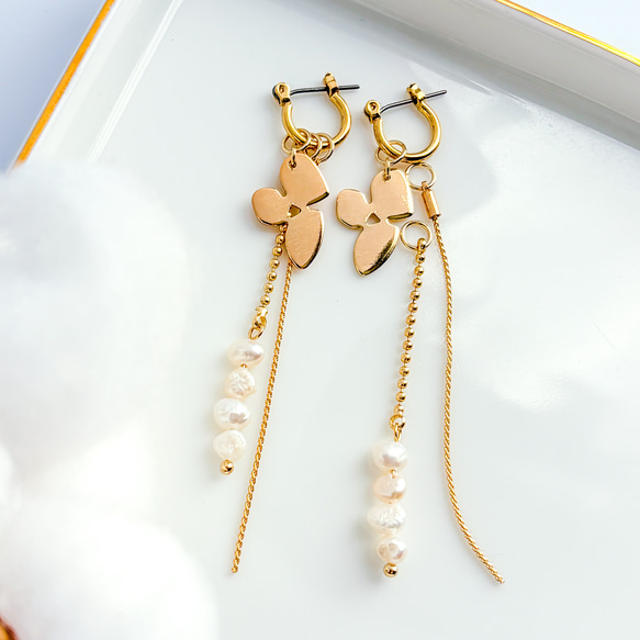 flowerフープとパールチャームの2wayイヤリング ゴールドのお花と淡水パールのチェーンアレンジ フープピアス
