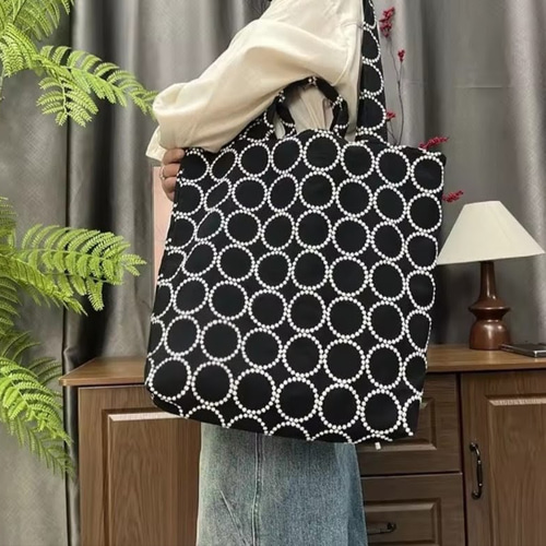 タンバリン ショルダー ハンドバッグ ブラック ミナペルホネン