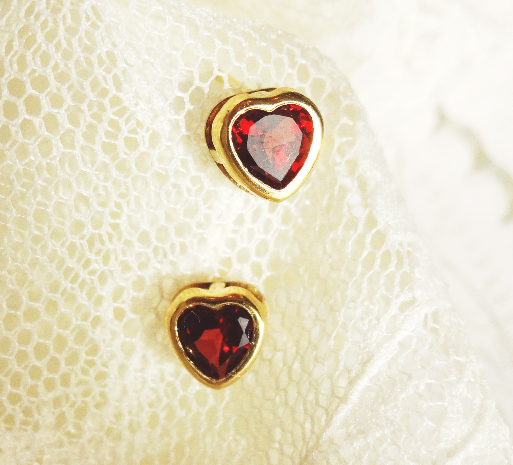 一途な輝きK14GFガーネットハートピアスポスト【ペア展開・シリコンキャッチ付】/verditter jade