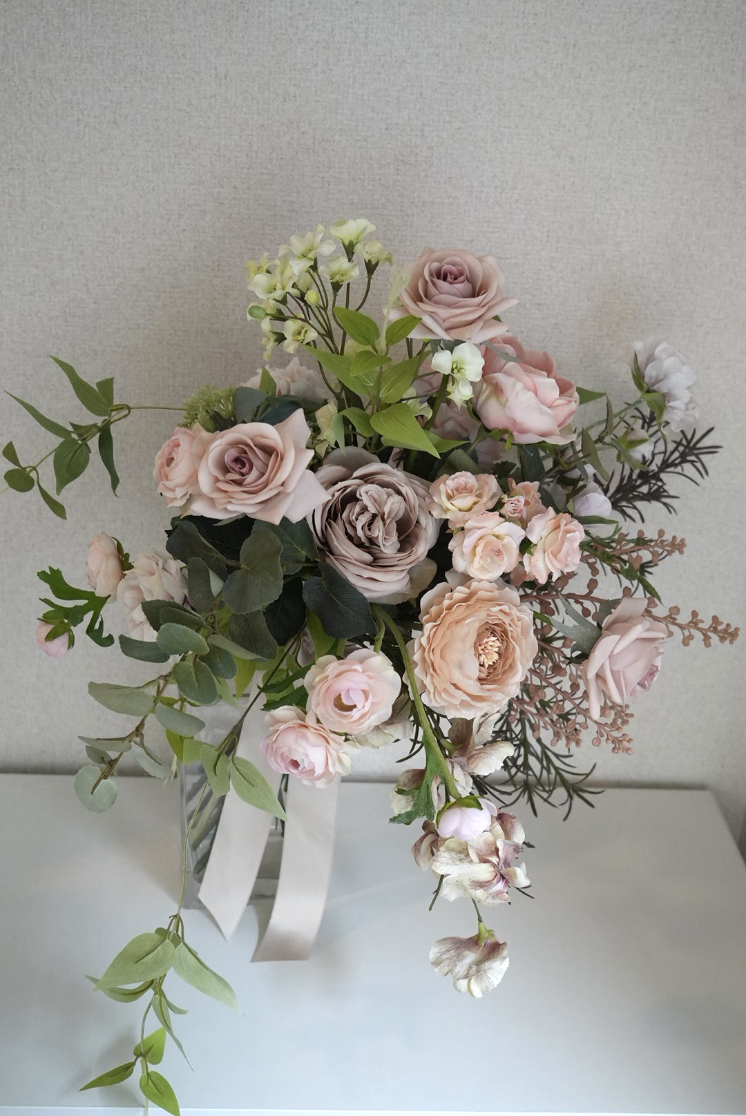 くすみピンクとグリーンのナチュラルブーケ　【アーティフィシャルフラワー　ブーケ】