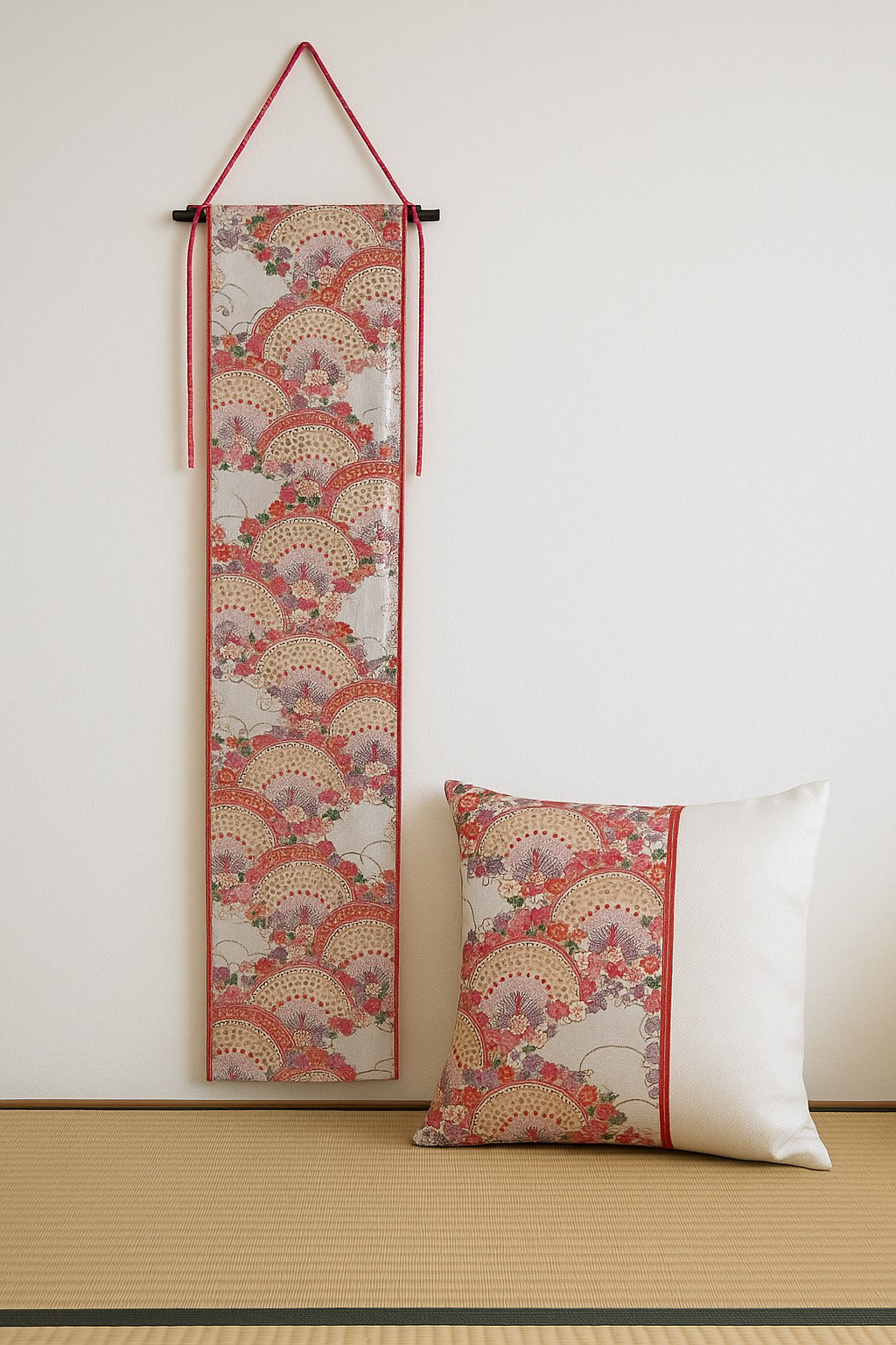 孔雀と扇面柄の吉祥文様 和モダン タペストリー＆クッションカバー 2点セット