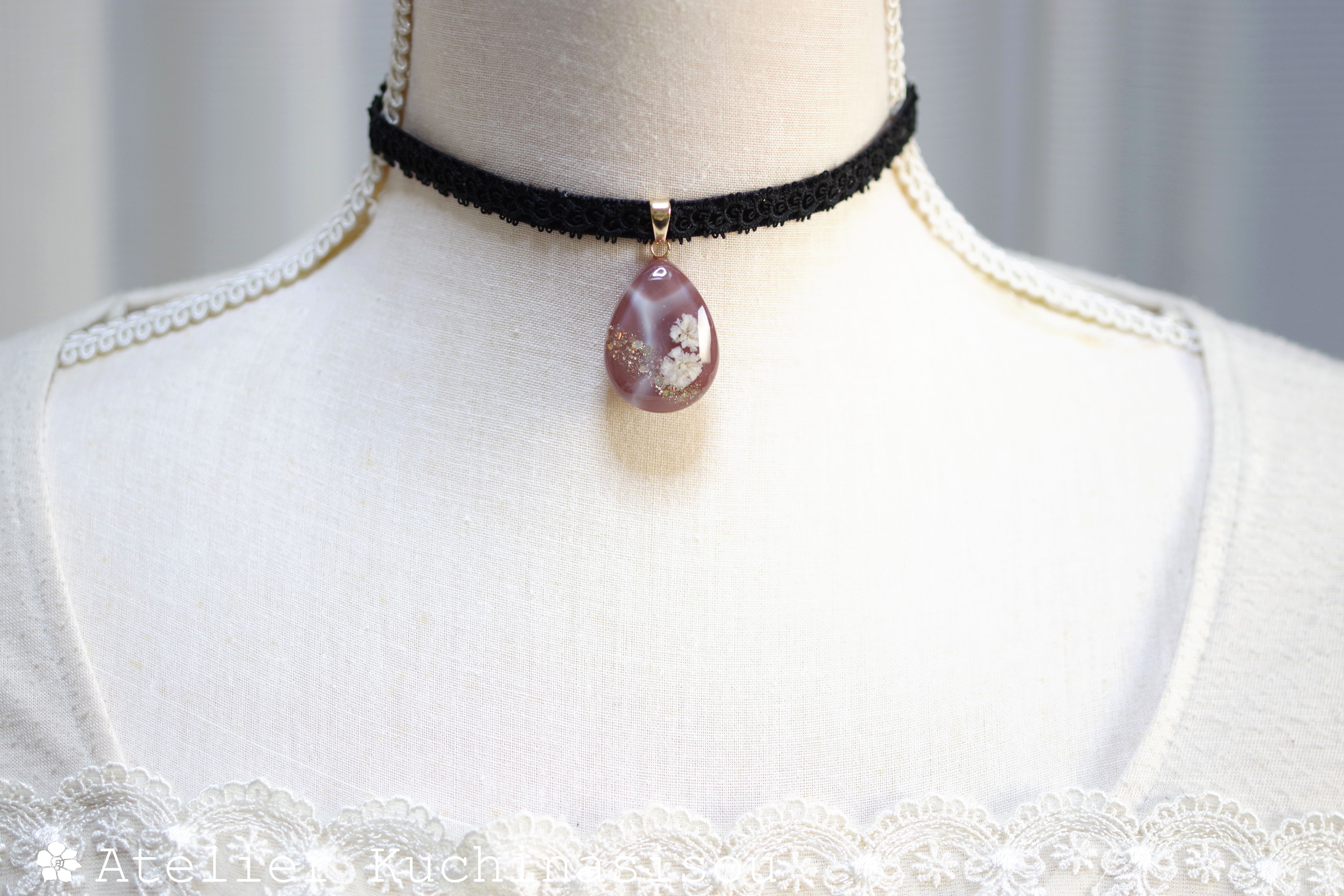 【受注製作】レジンアート　ドロップモチーフとタティングレースとベルベットリボンのチョーカー〈冬のブルース〉