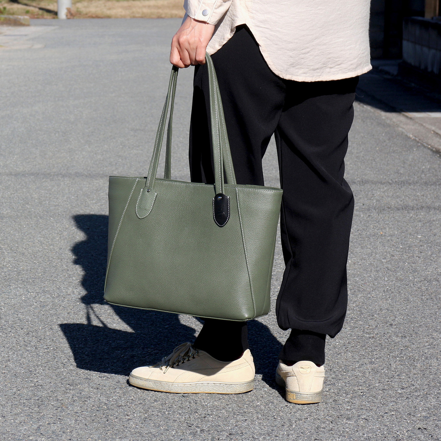 【メンズ】仕事にも日常にも使える レザートート｜A4・13インチPC対応／自立型・シンプル／ユニセックス対応