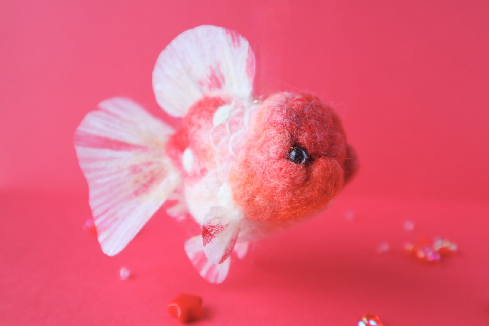 たゆたう羊毛金魚-ショートテール桜オランダ-　金魚　羊毛フェルト　アクアリウム　透明　バレンタインデー
