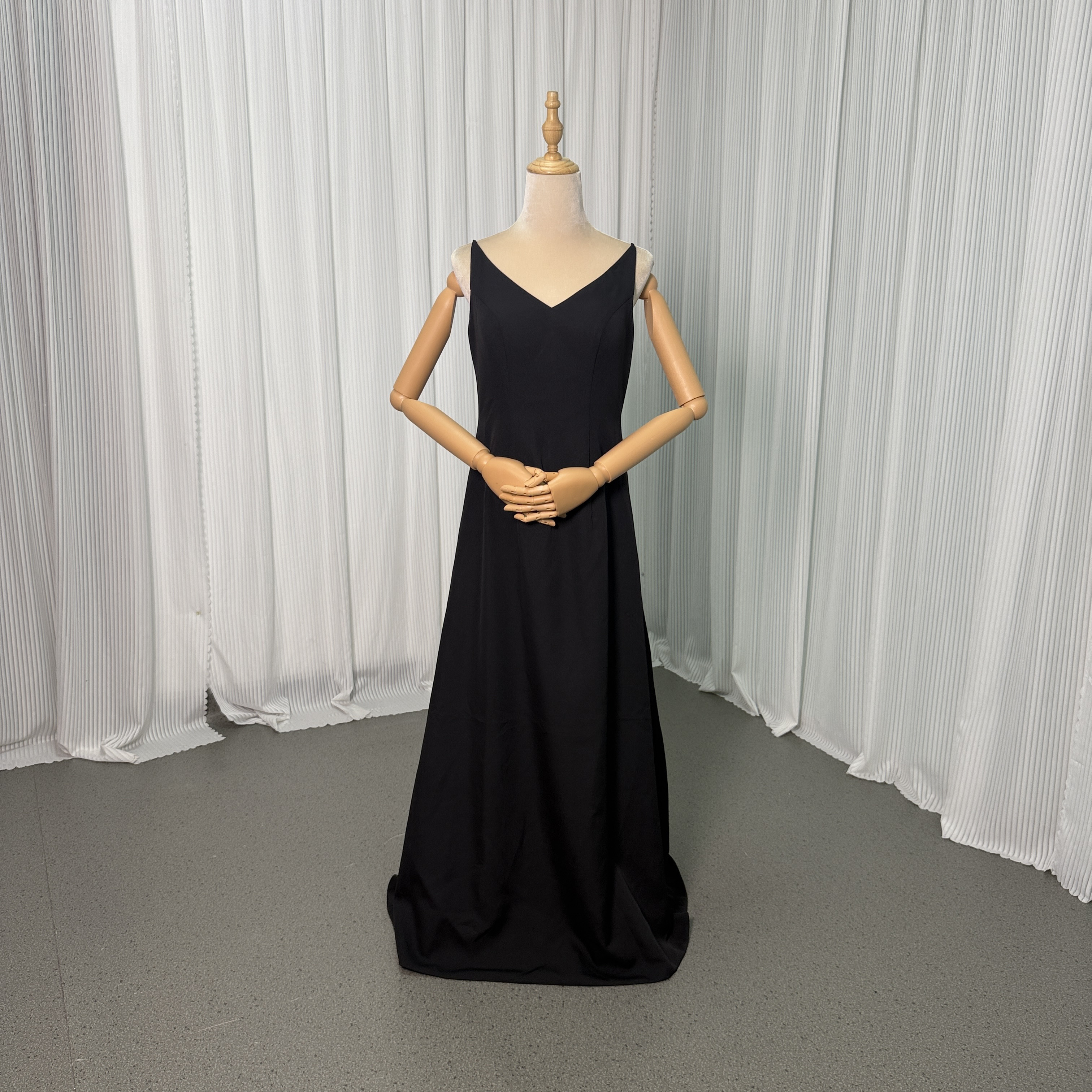 送料無料！パーティードレス キャミソール ブラック 細見えシルエット クレープ生地 前撮り 二次会