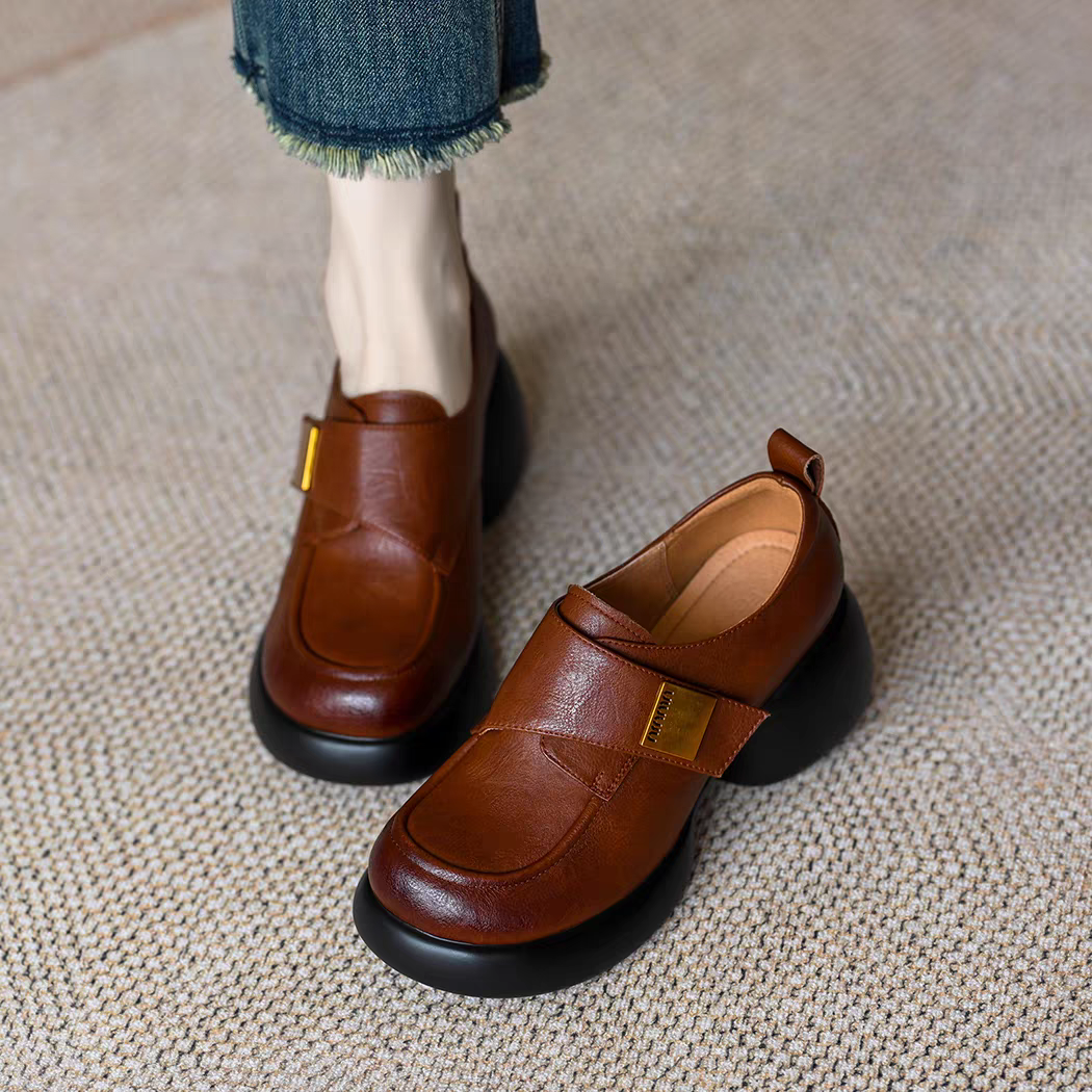 高級感とクラシックを兼ね備えた 大人っぽい印象のローファー 靴 秋冬 通勤 冠婚葬祭 厚底シューズ ローファー 定番 靴