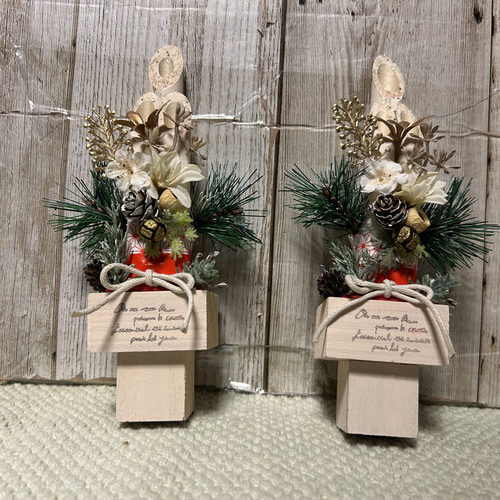 ホワイトな洋風門松飾り^_^ ラメ 木の実 一つのお値段です^_^ アート