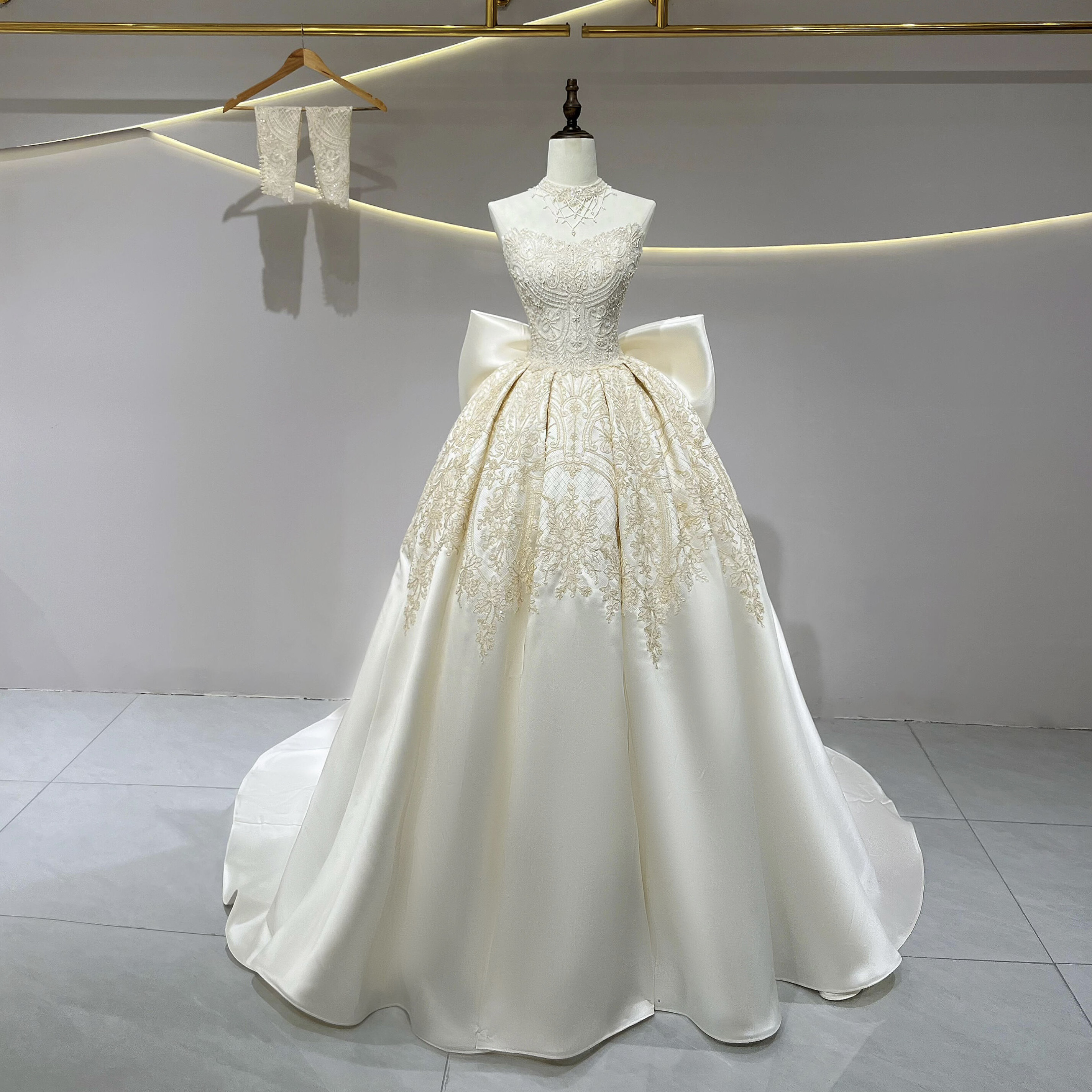 買わないと損　バックリボン　ネックレス付き　フランスレース刺繍　パーティー　袖無し　オフホワイト　二次会お呼ばれ披露宴