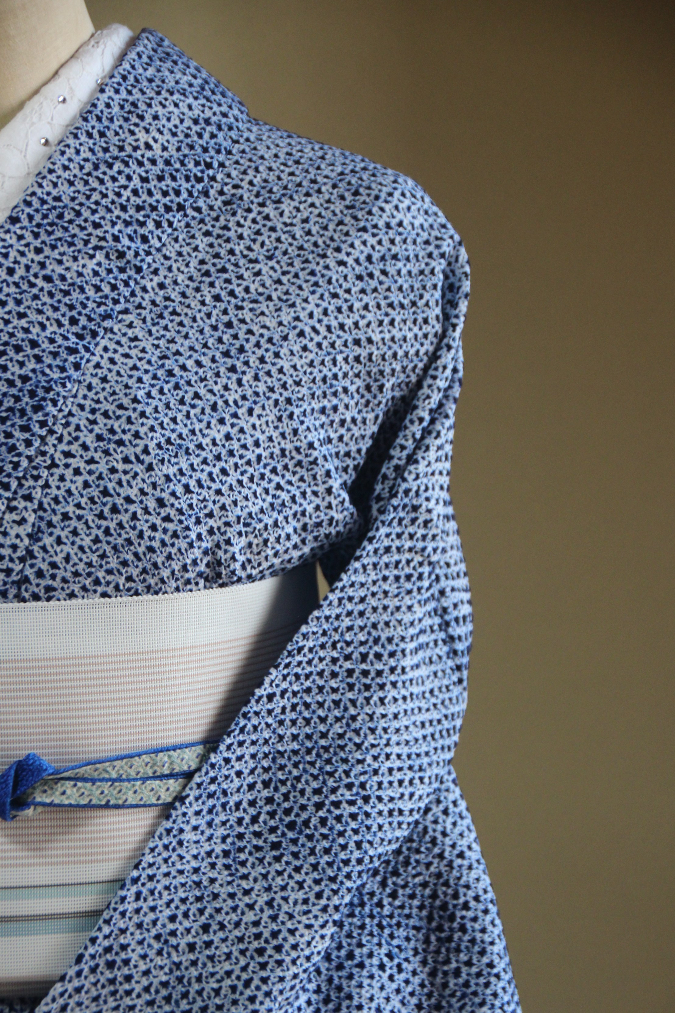 ◇現代 有松鳴海絞　浴衣◇【濃紺】ノーブルな雰囲気の総疋田②　袖長め裄67ｃｍ　総手縫い木綿浴衣