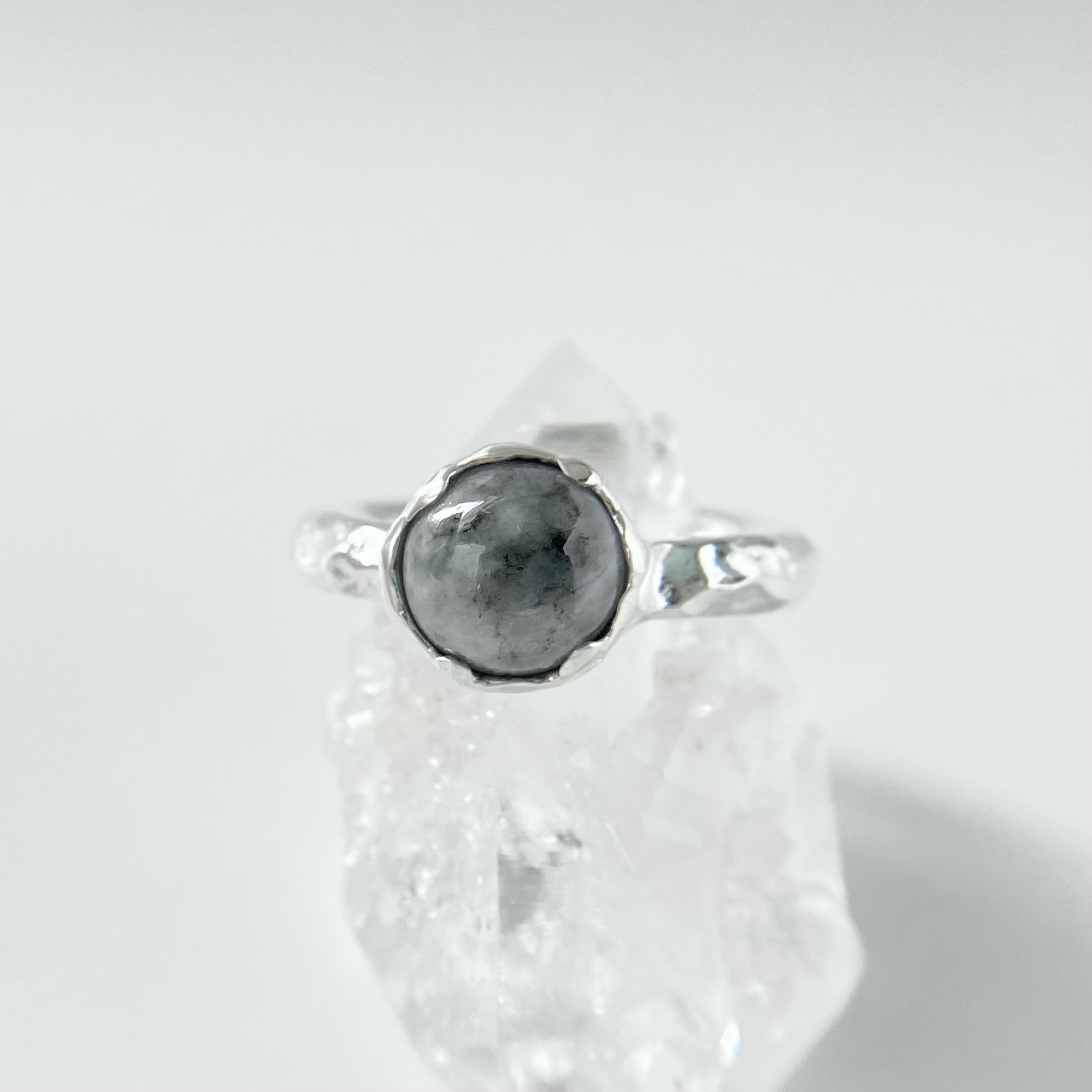 糸魚川産黒翡翠の原石から磨き上げたスクウェア純銀リング！１点もの