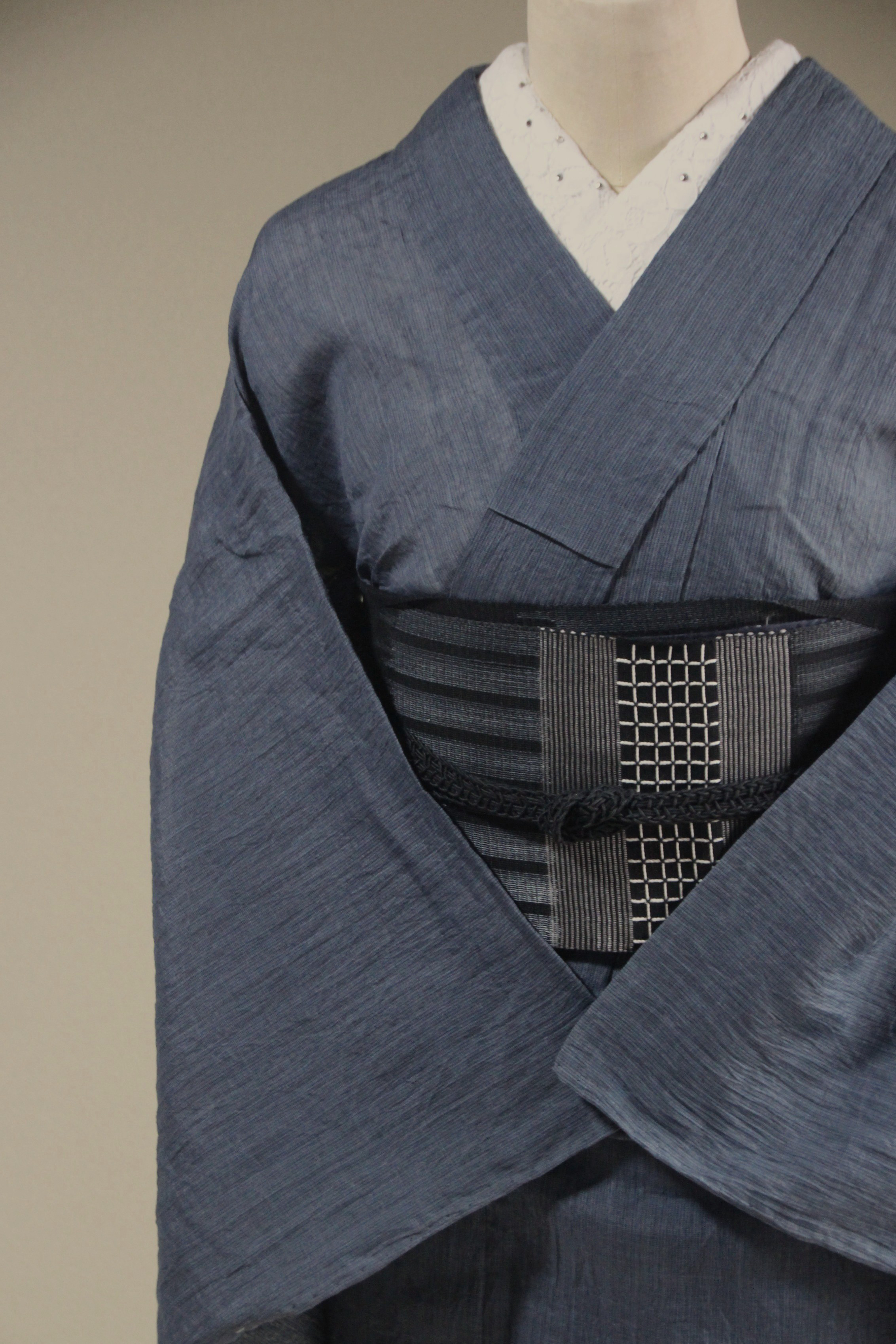 ◇小千谷ちぢみ 夏の大人の贅沢★黒っぽい濃紺　暗めの鉄御納戸色　無地大人シックトールサイズ裄70.5ｃｍ本麻完全手縫い