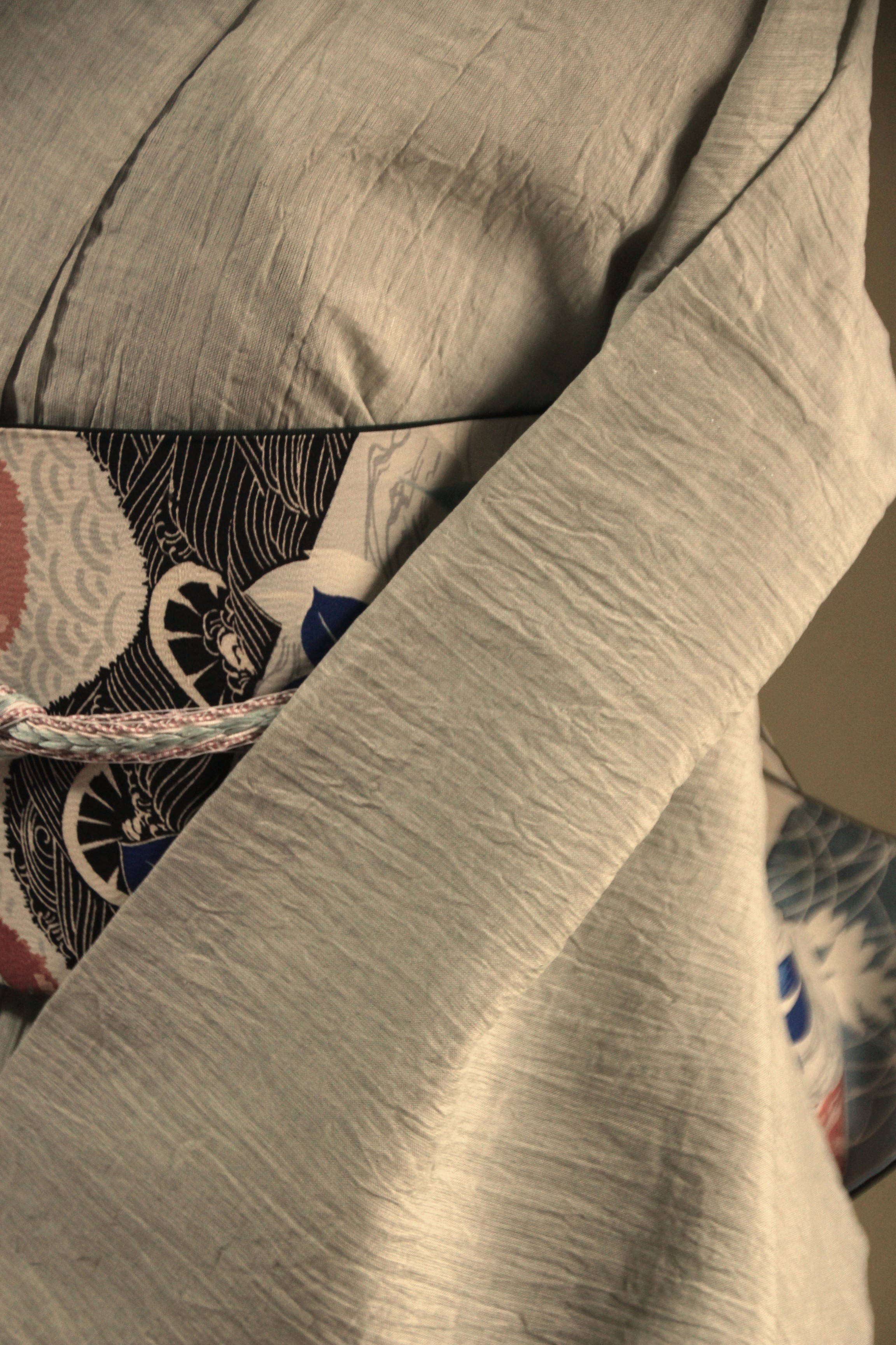 ◇小千谷ちぢみ 薄い青磁鼠色乳白色のグレー（生地接写参照）高級感のあるハリと上品な艶トールサイズ裄70ｃｍ本麻本手縫い