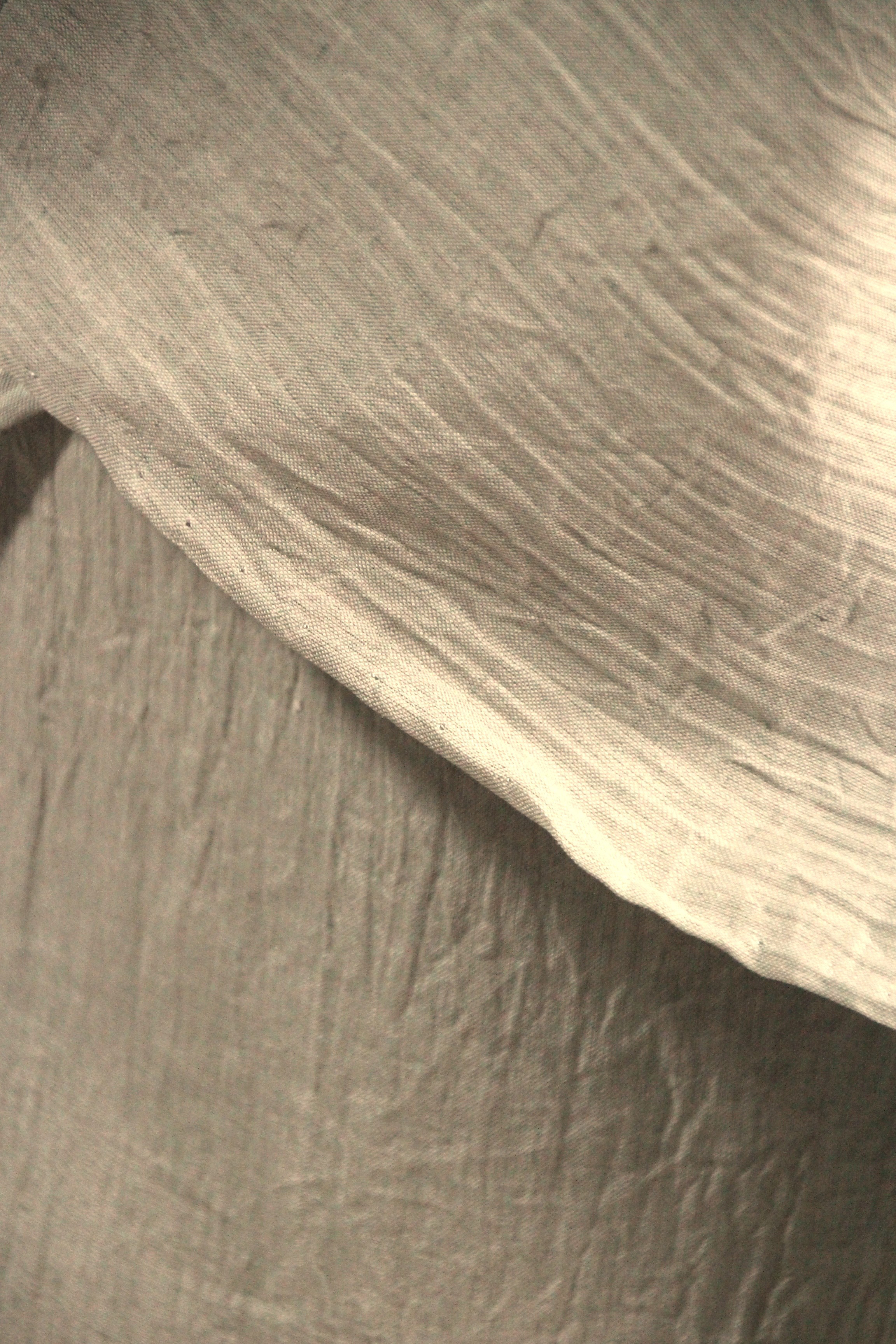 ◇小千谷ちぢみ 薄い青磁鼠色乳白色のグレー（生地接写参照）高級感のあるハリと上品な艶トールサイズ裄70ｃｍ本麻本手縫い