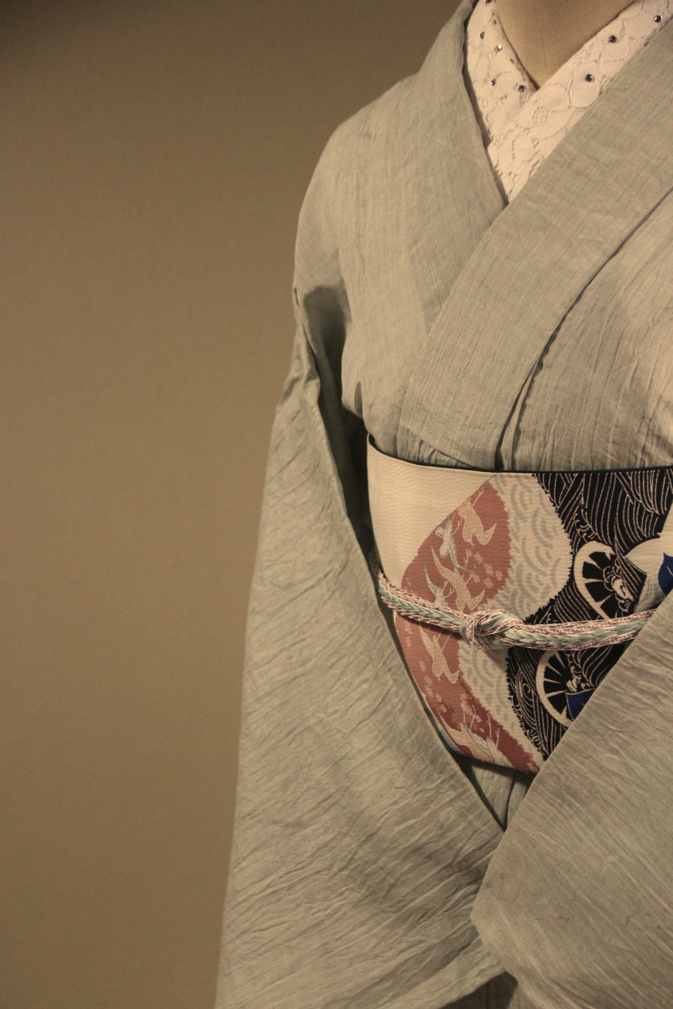 ◇小千谷ちぢみ 薄い青磁鼠色乳白色のグレー（生地接写参照）高級感のあるハリと上品な艶トールサイズ裄70ｃｍ本麻本手縫い