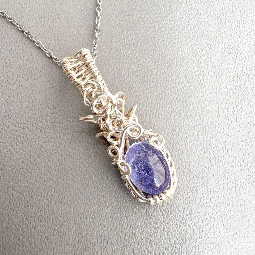 変色しにくいシルバー 12月誕生石 タンザナイト ペンダントトップ ワイヤーラッピング　ワイヤーアート