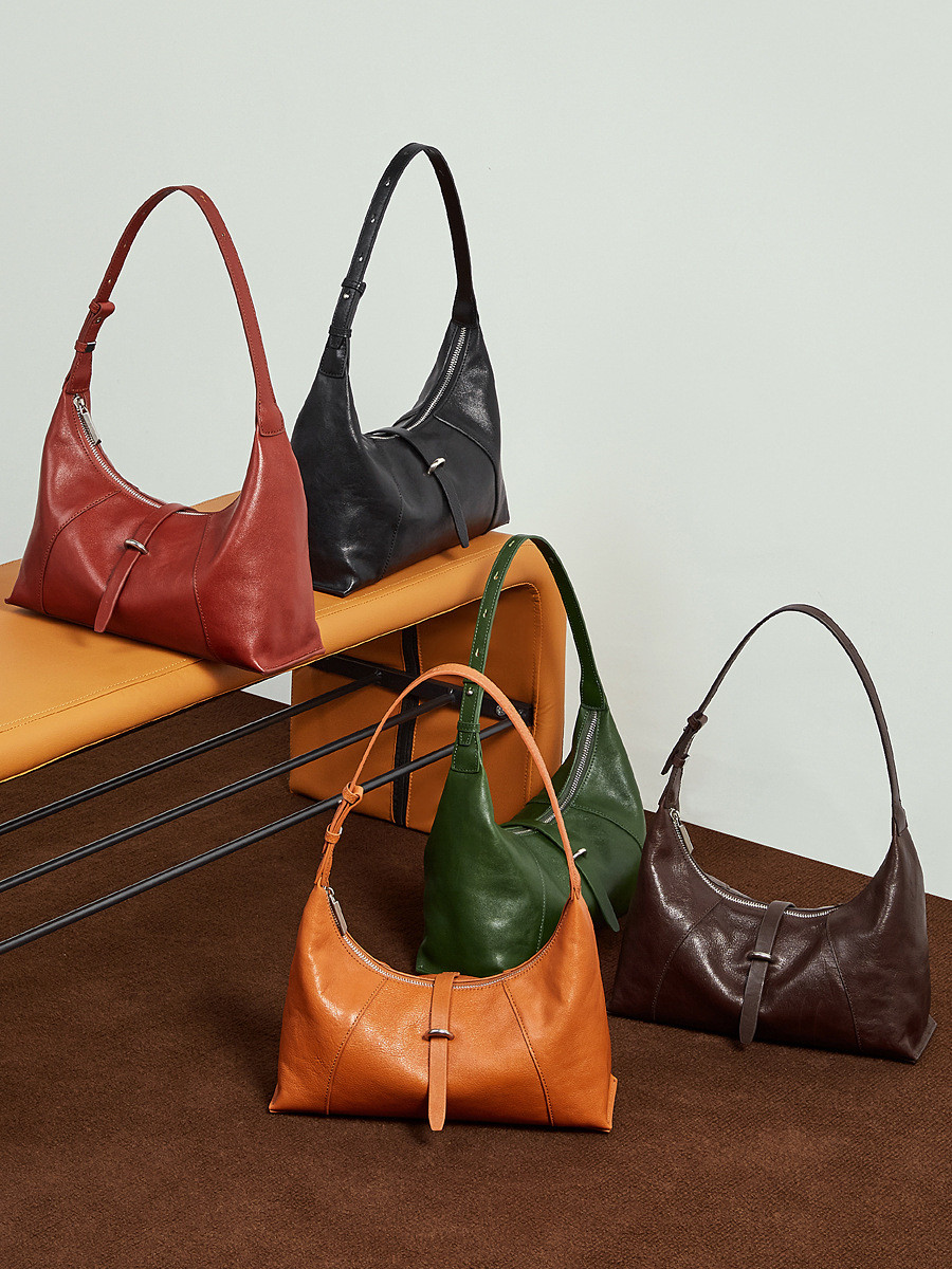 上質牛革ショルダーバッグ｜肩に馴染むソフトレザー・大容量ホーボーバッグ