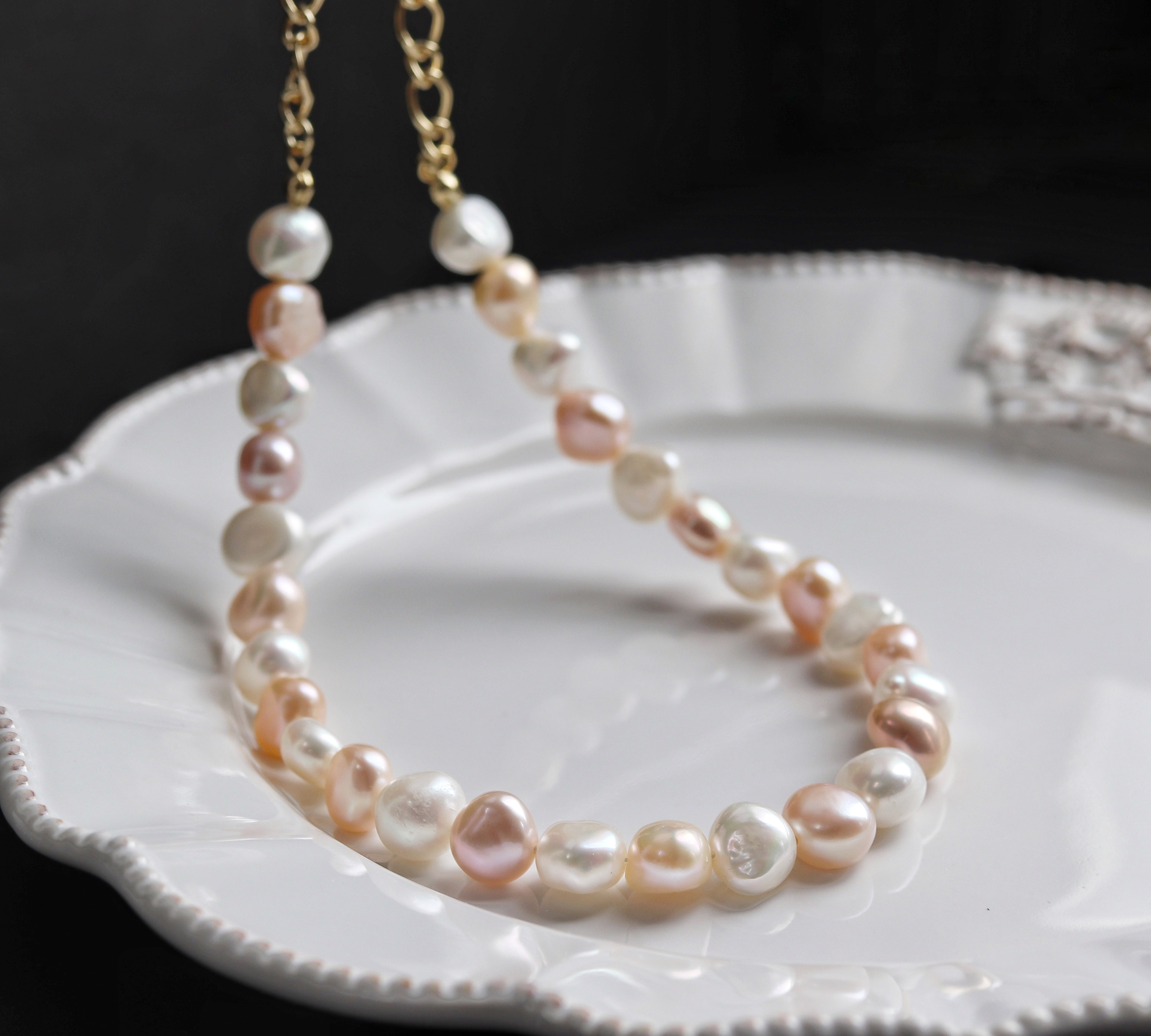 春色 天然色・カラーバロックパールのネックレス