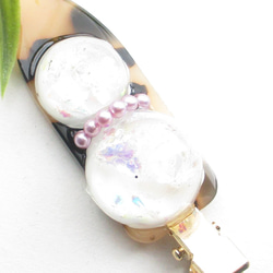 朝露に濡れる雪だるまクォーツもきっと、朝陽を浴びる喜びを感じているのでしょう♪<創作ヘアクリップ>HC128 1枚目の画像