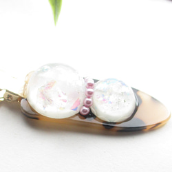 朝露に濡れる雪だるまクォーツもきっと、朝陽を浴びる喜びを感じているのでしょう♪<創作ヘアクリップ>HC128 4枚目の画像