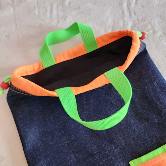 【三件套裝】牛仔褲和螢光口袋：● 上課包 ● 鞋盒 ● 體操服包【尺寸可調式】 第17張的照片