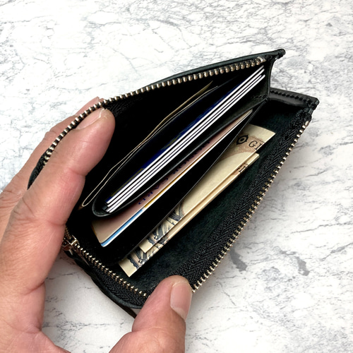 落ち着きを纏う黒革のL字ファスナー財布｜本革 コンパクト財布 レザー