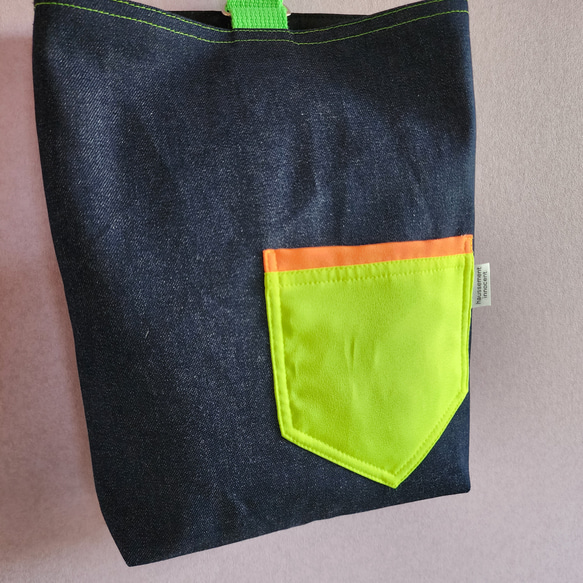 牛仔褲和螢光色口袋鞋盒（尺寸可調節） 第3張的照片