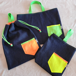 牛仔褲和螢光色口袋鞋盒（尺寸可調節） 第6張的照片