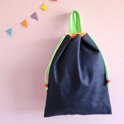 牛仔布和螢光色口袋健身服裝包（尺寸可調節） 第3張的照片