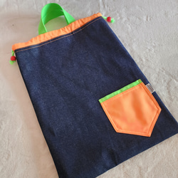 牛仔布和螢光色口袋健身服裝包（尺寸可調節） 第5張的照片