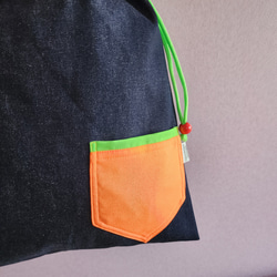 牛仔布和螢光色口袋健身服裝包（尺寸可調節） 第2張的照片