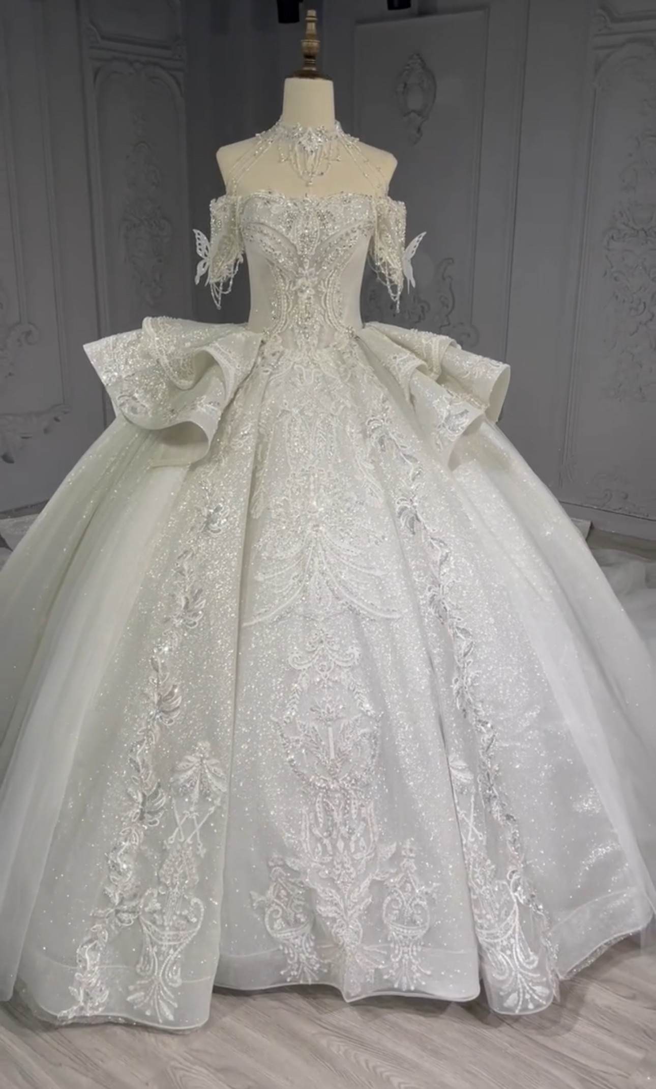 美品ネックレス付き　Princess 可愛いウェディングドレス　本命ドレス制作　オフショルダー　高級ブライダルウエアードレス