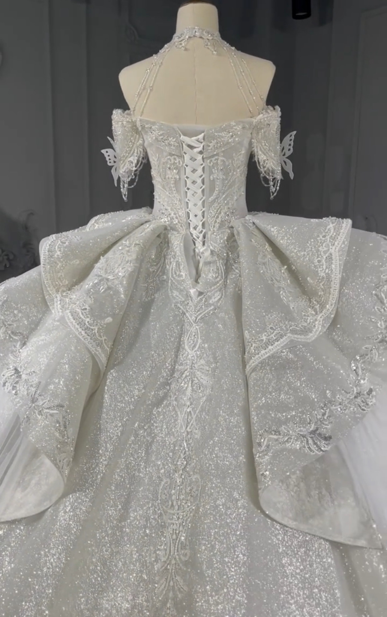 美品ネックレス付き　Princess 可愛いウェディングドレス　本命ドレス制作　オフショルダー　高級ブライダルウエアー