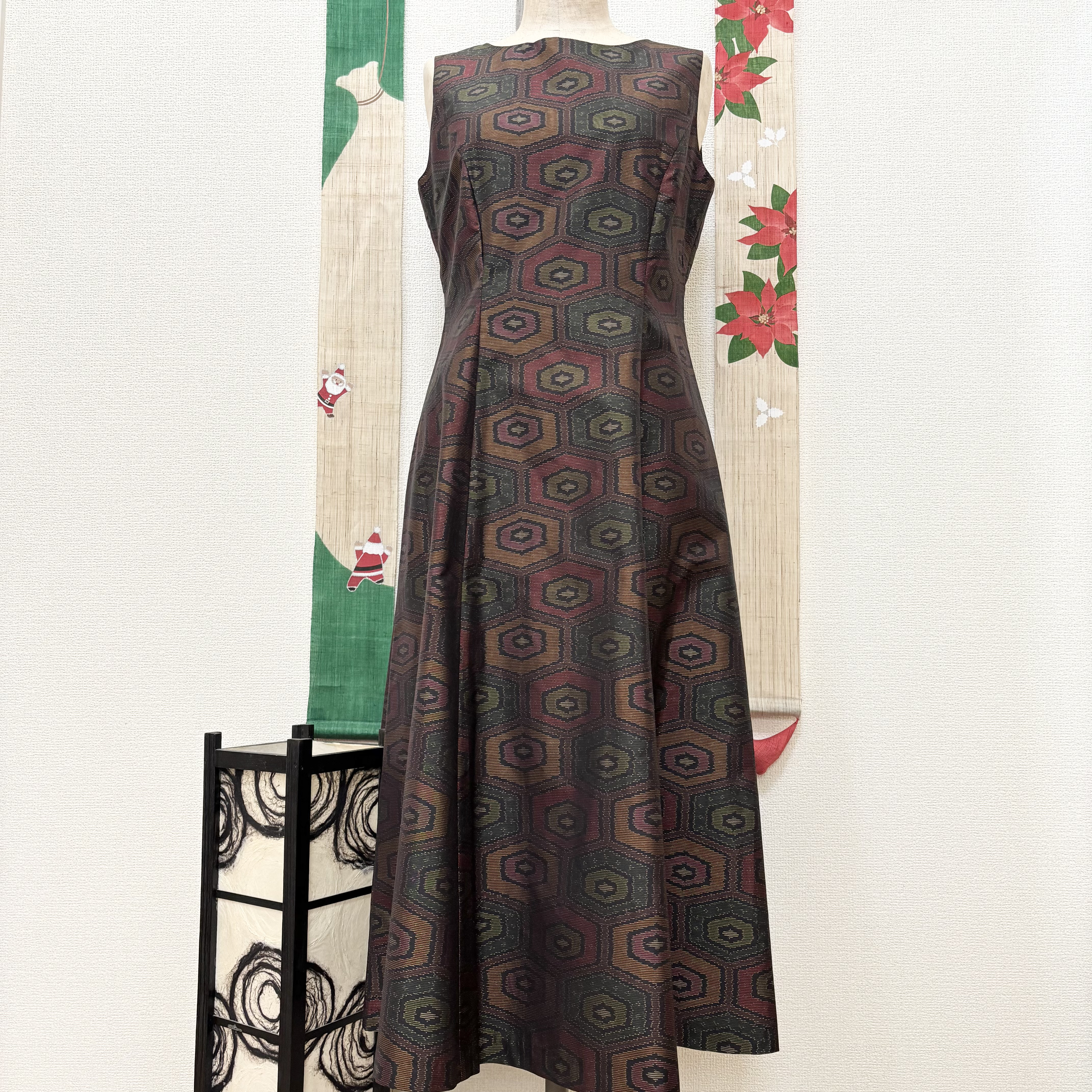 静かに優雅さを纏う大島紬プリンセスラインワンピース 　霜日和 14,200円