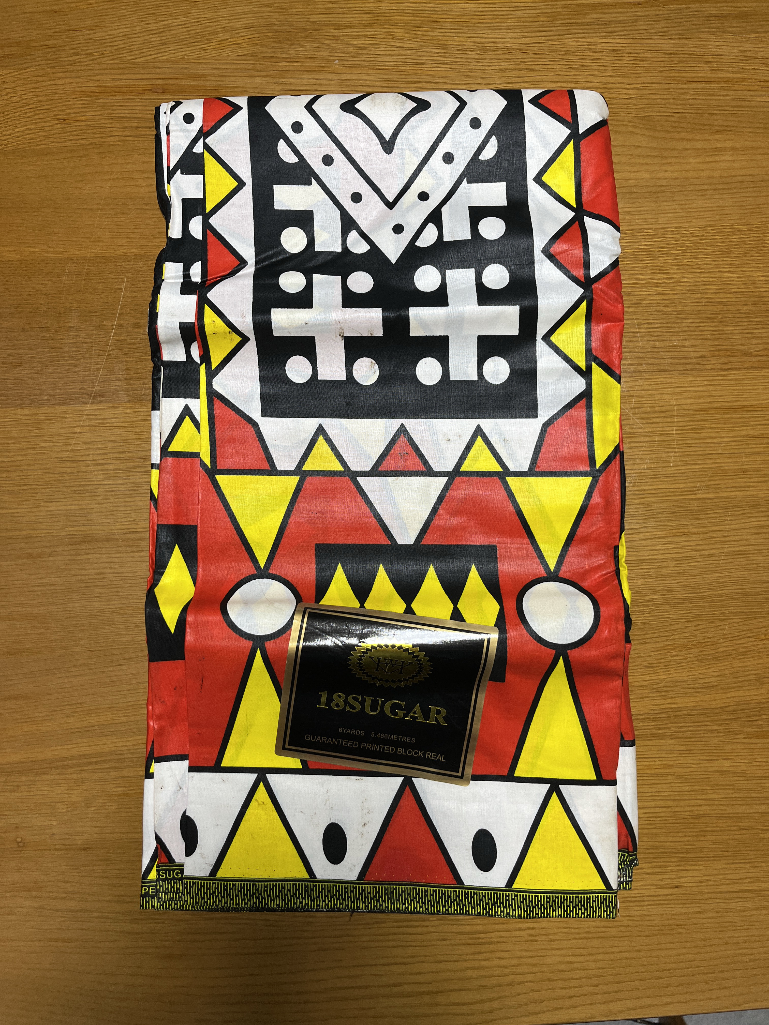 【アフリカ布】キテンゲ ワックスプリント バティック 柄 ビニール加工 6ヤード