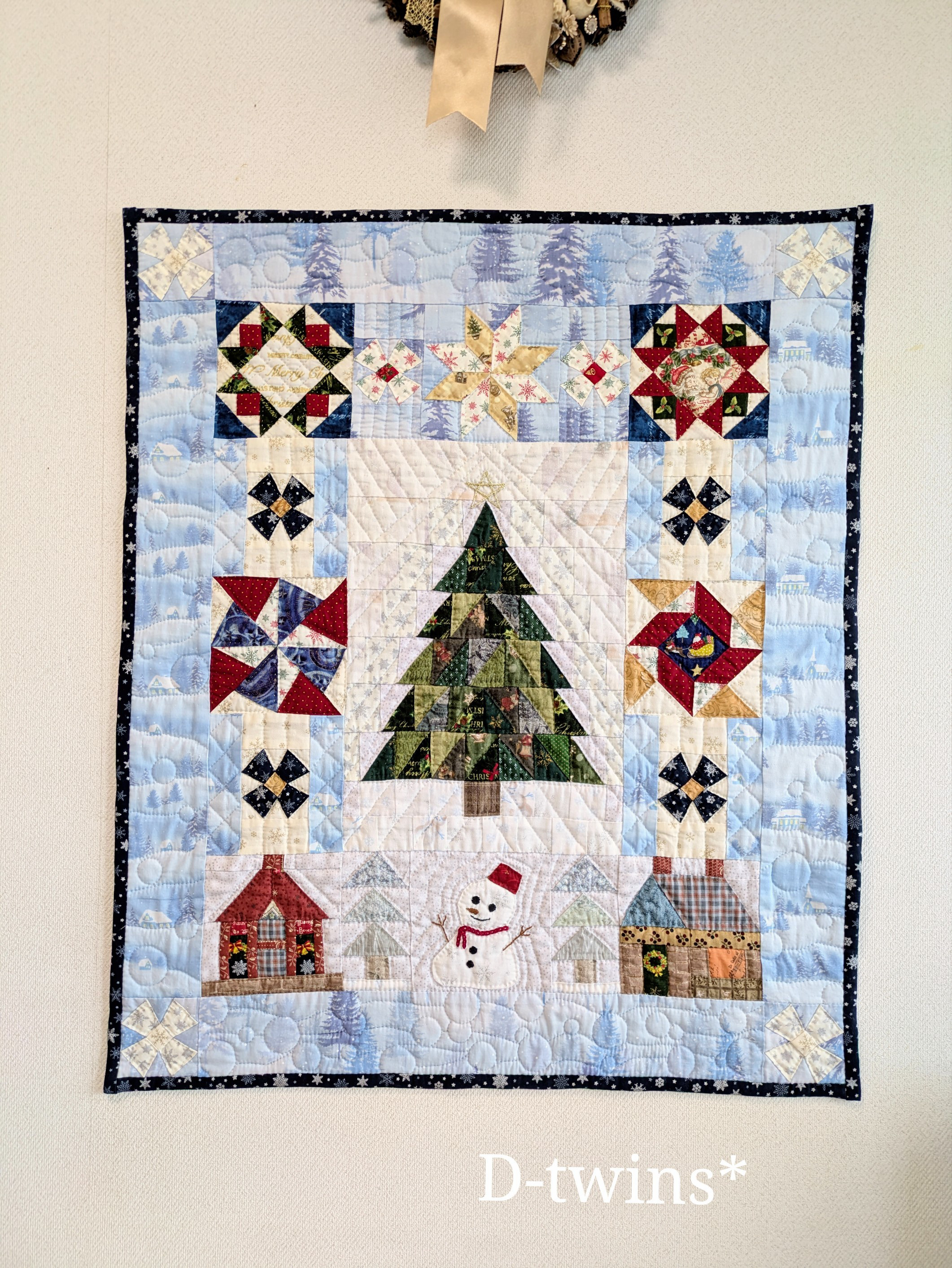 心温まる北欧風のパッチワークキルトのタペストリー☆クリスマスタペストリー☆クリスマスのパッチワークキルトタペストリー
