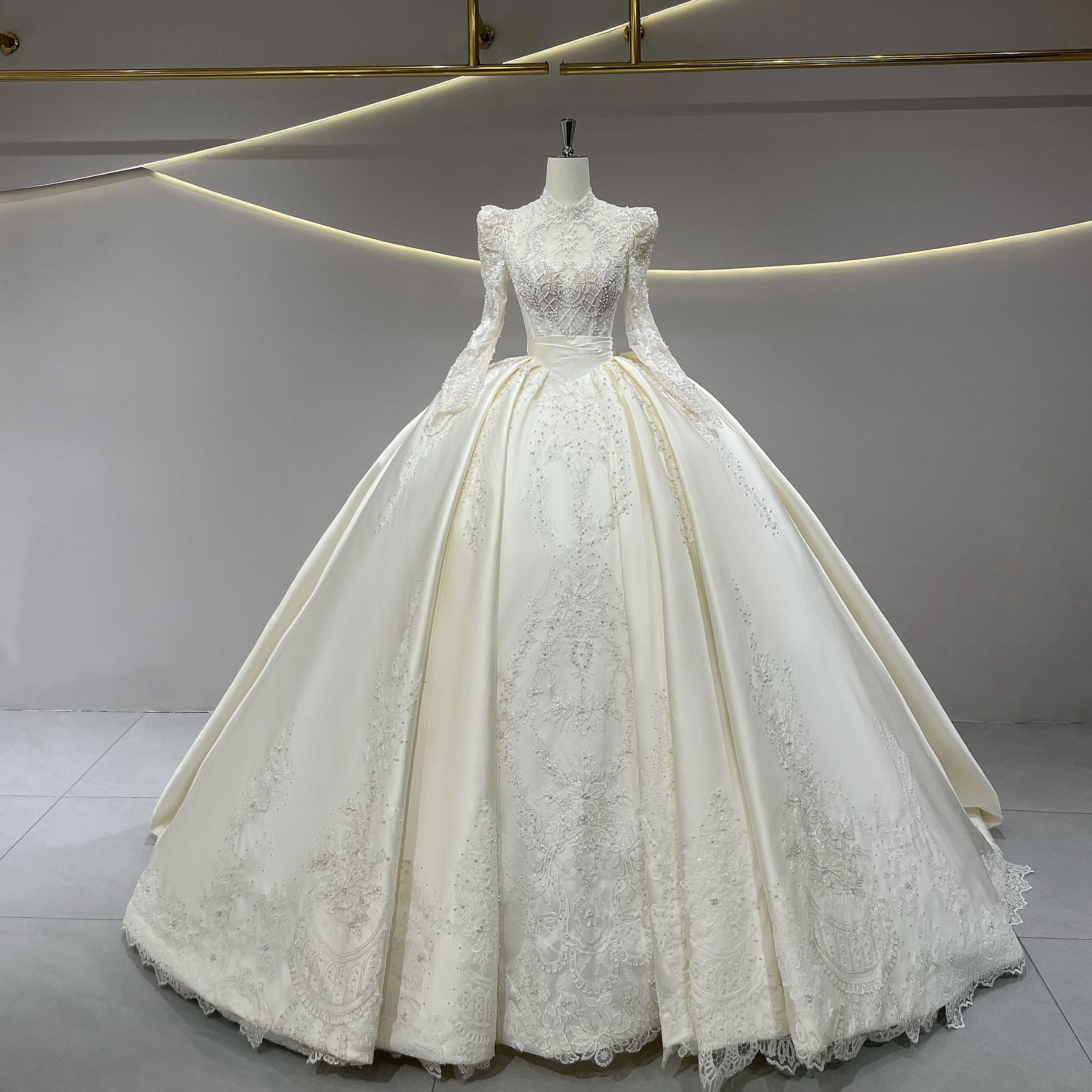 イリュージョンネック　長袖　ロングトレーン　ブライダル　サテン　フランスレース　サイズオーダー　背中見せプリンセス結婚式