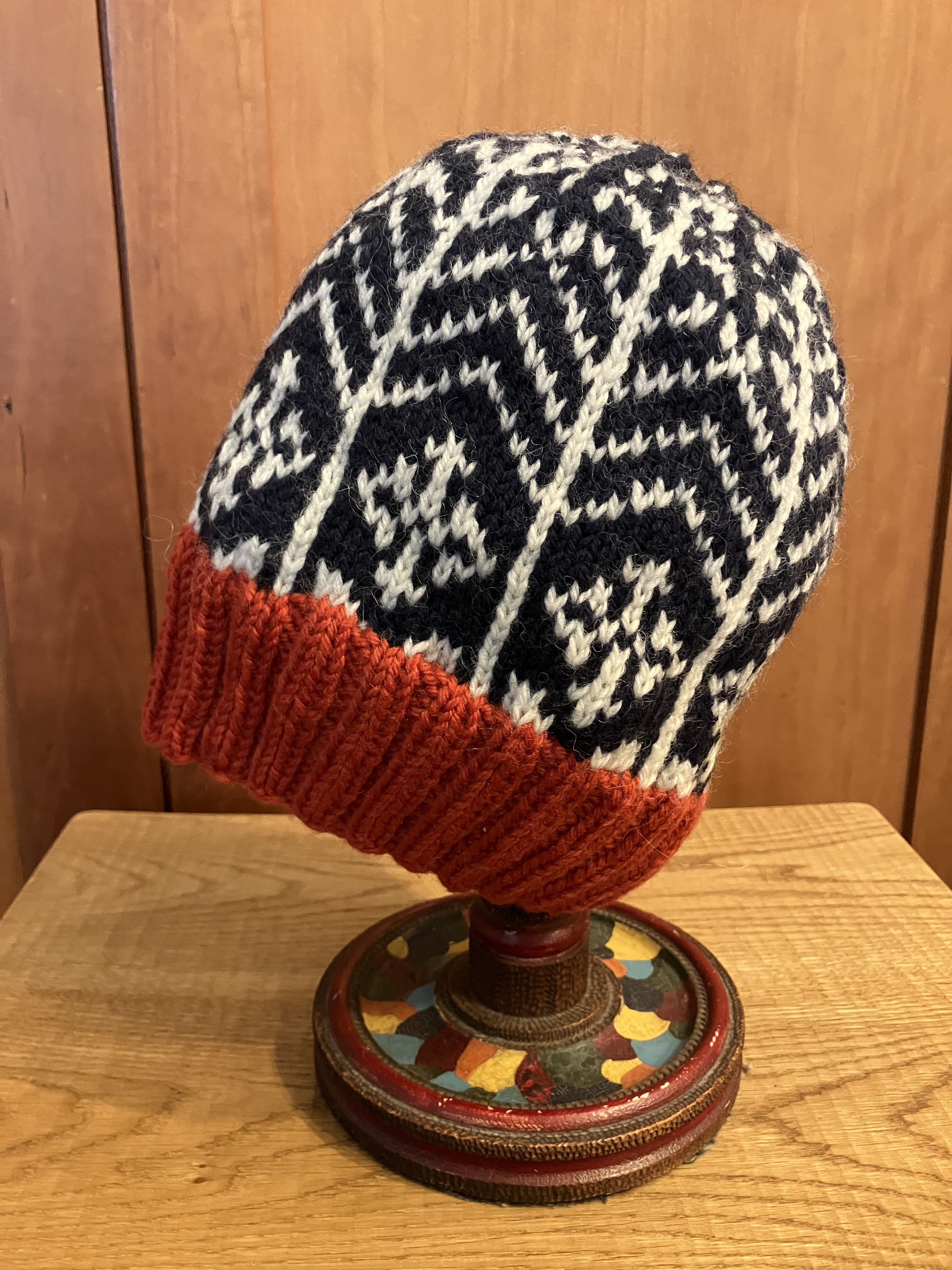 手編み　ニット帽子　ノルディック編み込み　国産ウール毛糸使用　ノルディックツリー レッド　M-L