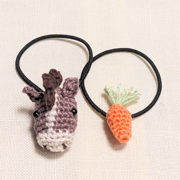 2026年の干支の馬とにんじんのヘアゴムセット あみぐるみ matsukomade