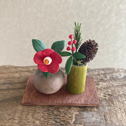 9972.bud 小さなお正月飾り 椿と南天 3枚目の画像