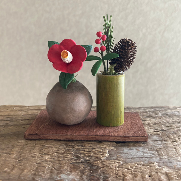 9972.bud 小さなお正月飾り 椿と南天 1枚目の画像