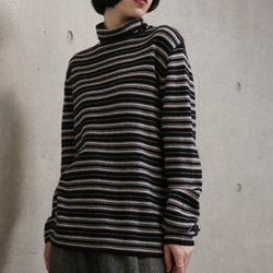 超越「理想柔軟度」。黑色犛牛絨羊毛混紡條紋高領針織衫（251204-2） 第5張的照片