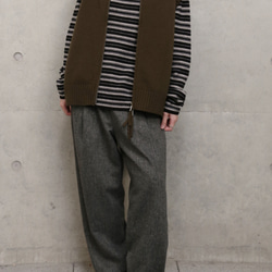 超越「理想柔軟度」。黑色犛牛絨羊毛混紡條紋高領針織衫（251204-2） 第7張的照片